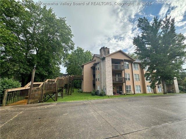 309 Oakbridge Dr, Hurricane, WV 25526