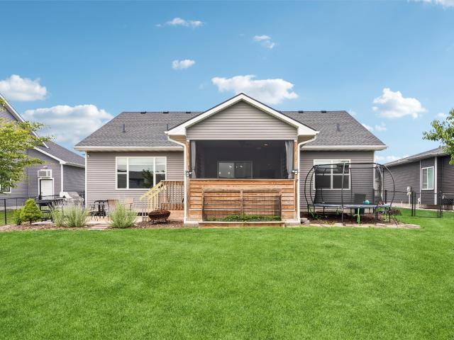 309 Summit Circle NW