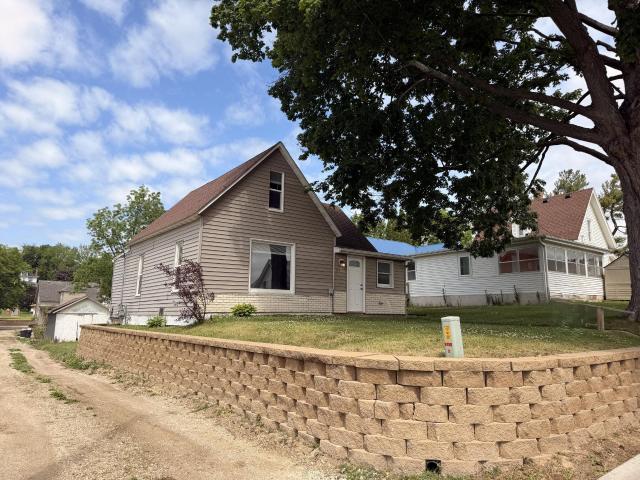 309 Pleasant Street NE