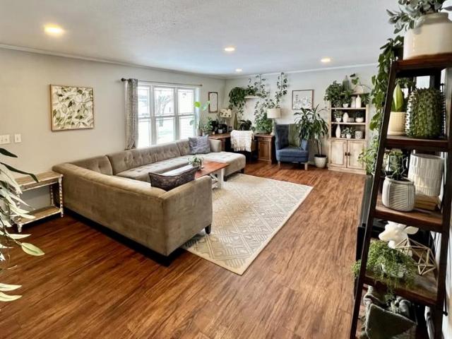 309 W 6TH Street