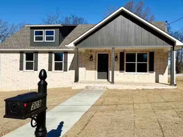 309 W LIGHT ST, PARAGOULD, AR 72450