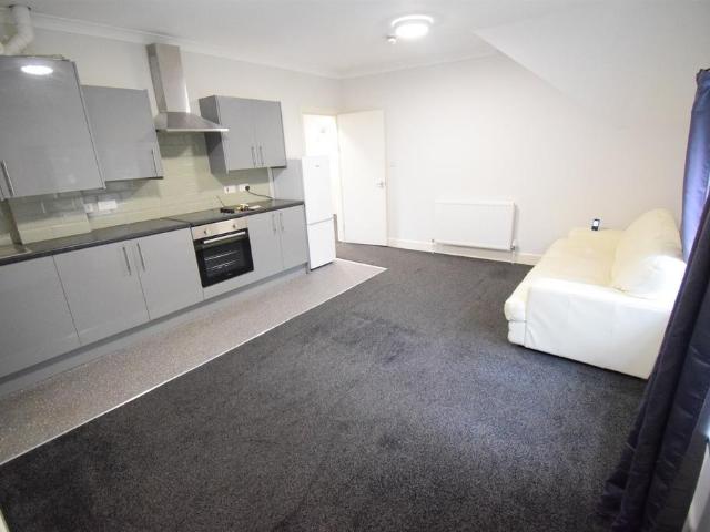30 32, Oakfield Street, Cardiff 2 bed house to rent £950 pcm £219 pw