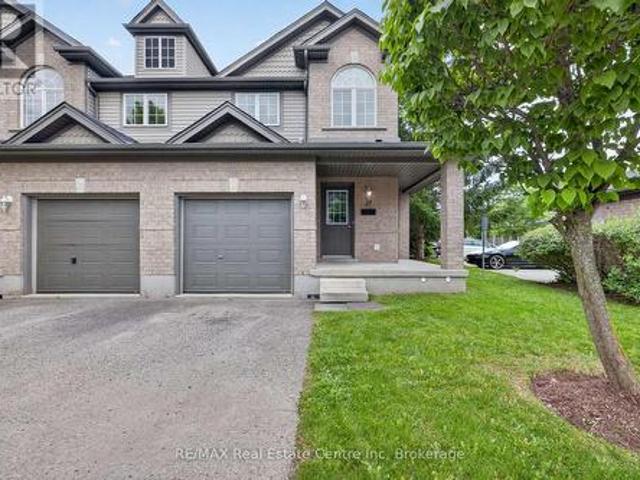 30 Vaughan Street, Guelph Clairfields/Hanlon Business Park, ON, N1G 0B6 townhouse for sale | Listing ID X13791 | Royal LePage