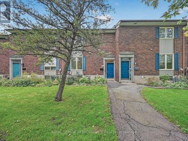 30 Viewpointe Private, Ottawa, ON, K1V 1M6 townhouse for sale | Listing ID X13876 | Royal LePage