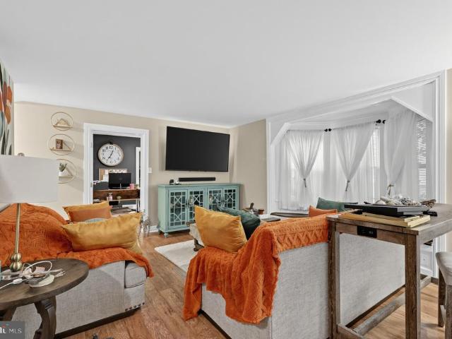 30 W Moreland Avenue