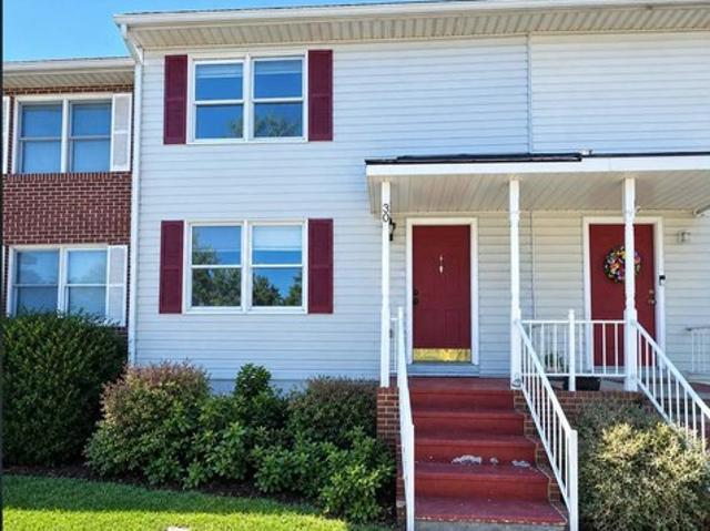 30 Waldeck Ct, Inwood, WV 25428