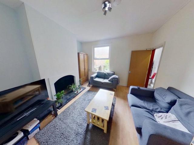 30 Woodborough Road, Nottingham, NG3 1AZ 4 bed terraced house to rent £2,253 pcm £520 pw