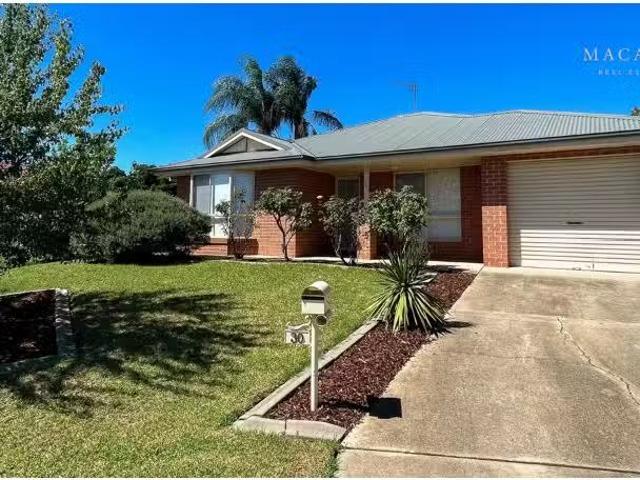 30 Woomera Place, Glenfield Park House for rent Listed by Lea.