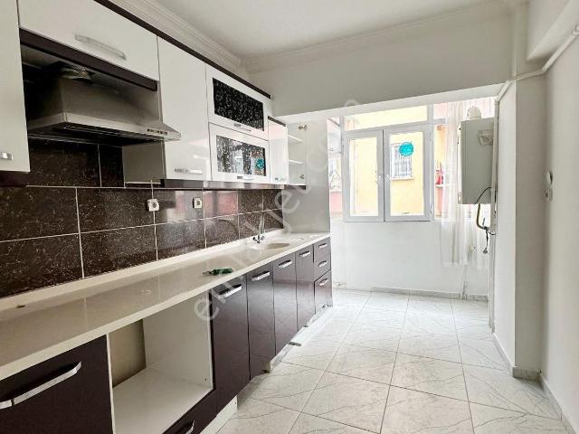 30 Ağustos Mah. Altında Daire Olan Yüksek Giriş Kat 2+1 Satılık Daire