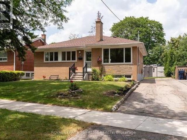 30 Benway Drive, Toronto, ON, M9W 1Z3 house for sale | Listing ID W13779 | Royal LePage