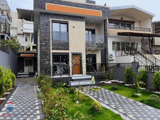 30 Bornova Atatürk Mah. Satılık Triplex İkiz Villa