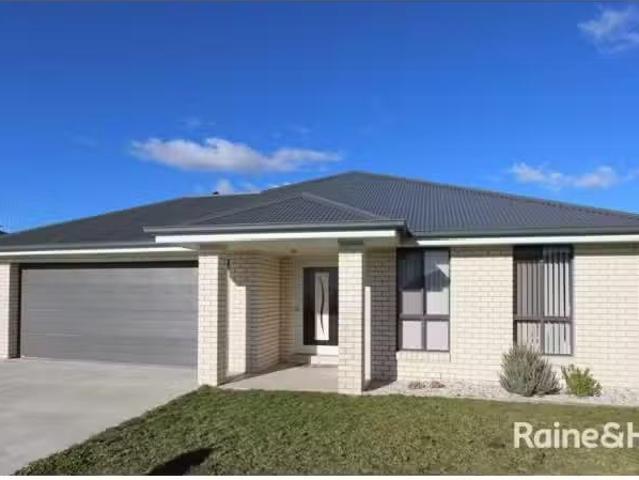 30 Blaxland Drive, LLANARTH House for rent Listed by Rental I.