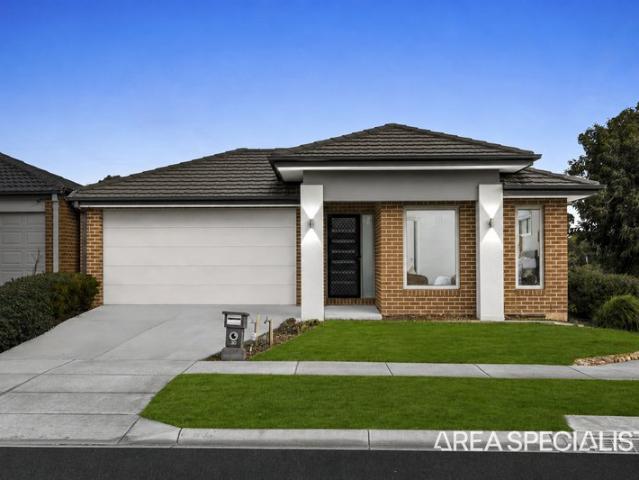 30 Casuarina Road, Officer A Family Home Designed for Comfort & Entertainment