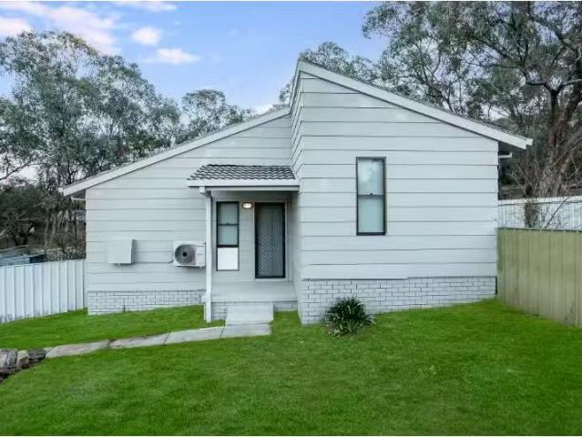 30 Cassia Street, WEST ALBURY House for rent Listed by Michel.