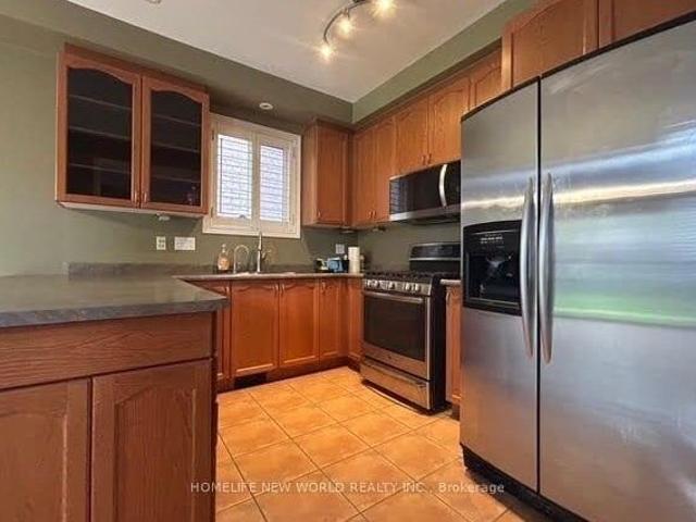 30 Chippingwood Manor, Aurora