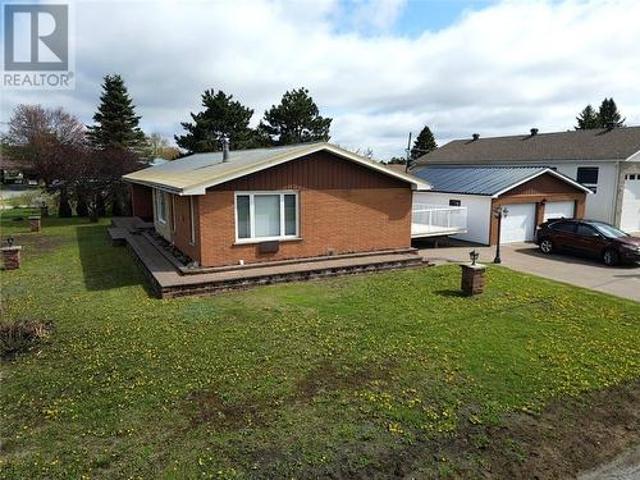 30 Church Street, Sturgeon Falls, ON, P2B 1G2 house for sale | Listing ID 2126 | Royal LePage