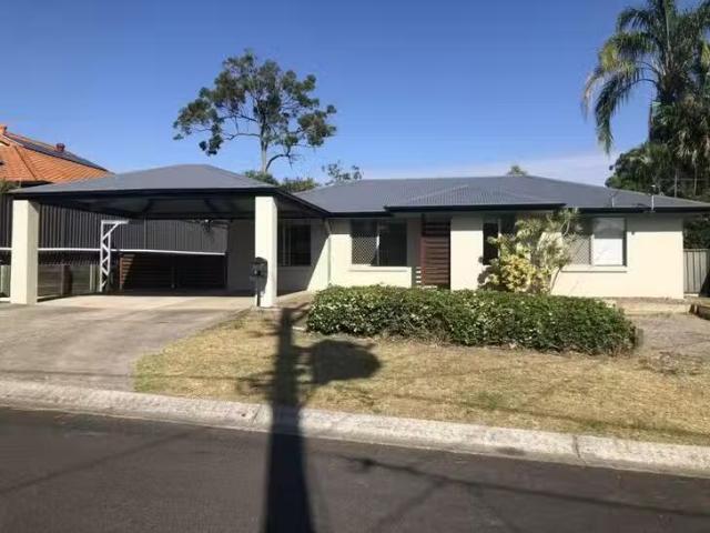 30 Crestwood Drive, Camira, QLD 4300