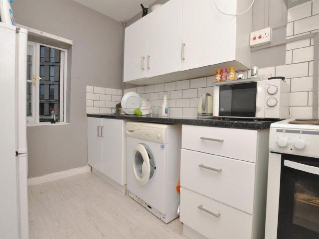 30 Cumberland Street, Bristol BS2, 3 bed flat to rent, £2,500 pcm | PrimeLocation