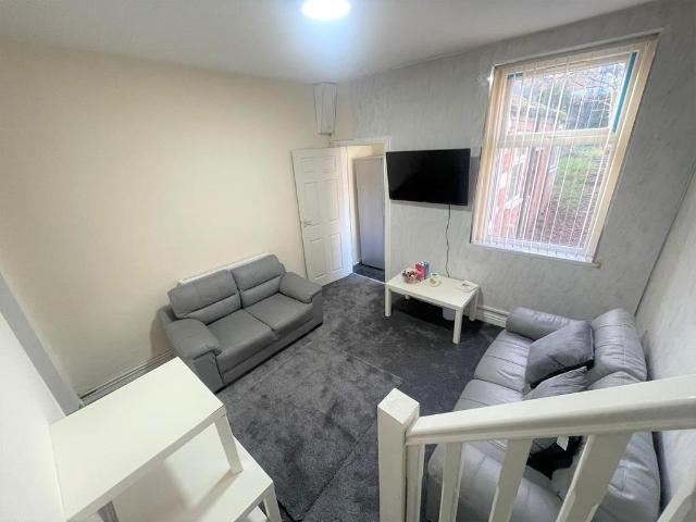 30 Dawlish Road, Metchley, B29 7AE, United Kingdom | 4 bed townhouse for rent #14515839 | Rentberry