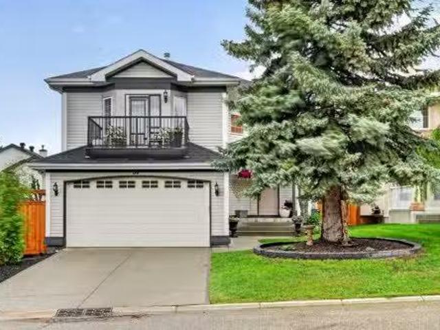 30 Douglasdale Point Se, Calgary, AB, T2Z 3A1 house for sale.