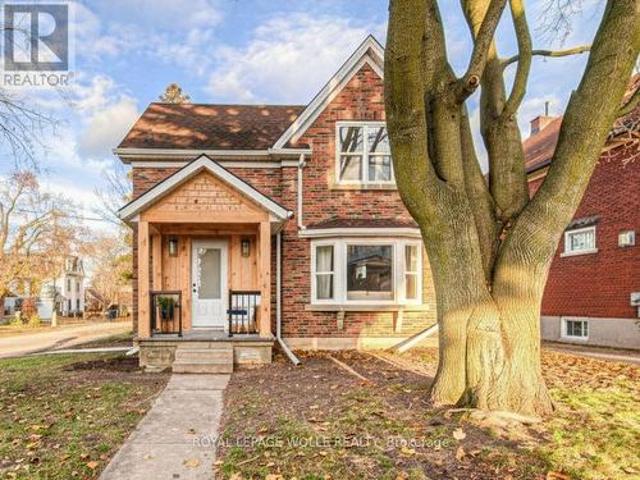 30 Dunbar Road S, Waterloo, ON, N2L 2E3 house for sale | Listing ID X13788 | Royal LePage
