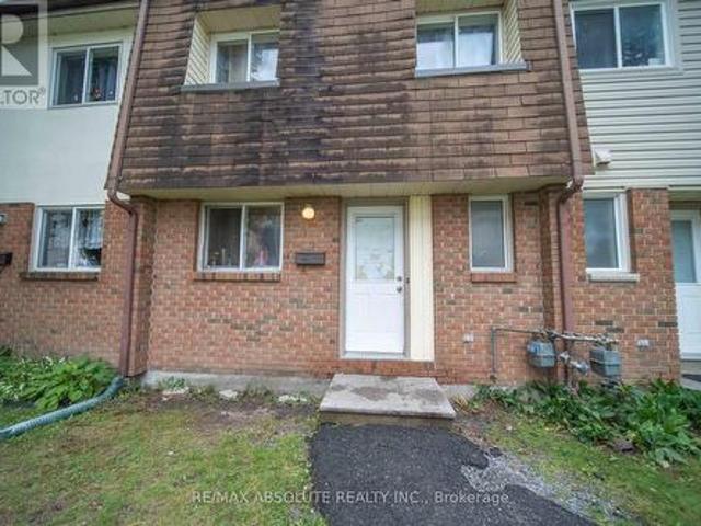 30 E Sonnet Crescent, Ottawa, ON, K2H 8W8 townhouse for sale | Listing ID X13700 | Royal LePage