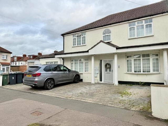 30 Edward Avenue, London, E4 9DN, United Kingdom | 2 bed apartment for rent #137931977 | Rentberry