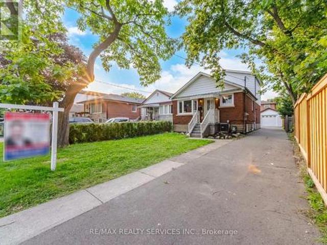 30 Elder Avenue, Toronto, ON, M8W 1S4 house for sale | Listing ID W13673 | Royal LePage
