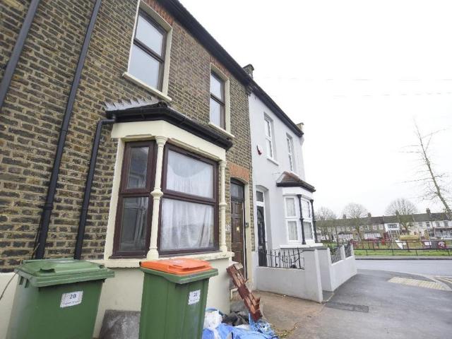 30 Fabian Street, London, E6 3SA, United Kingdom | 4 bed townhouse for rent #138852438 | Rentberry