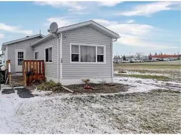 House for sale in Alberta - Office room