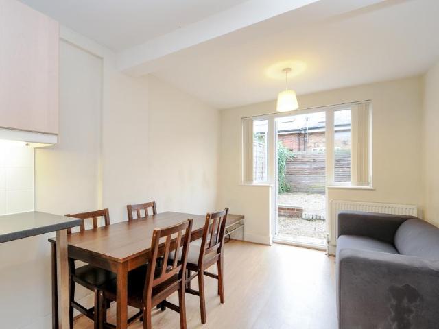 30 Garratt Terrace, London, SW17 0QE, United Kingdom | 2 bed apartment for rent #140227022 | Rentberry