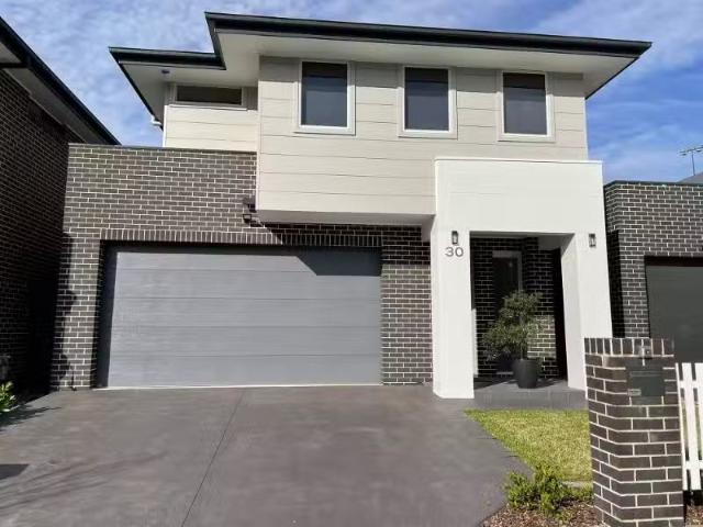 30 Gibbs Crescent, CATHERINE FIELD House for rent Listed by N.
