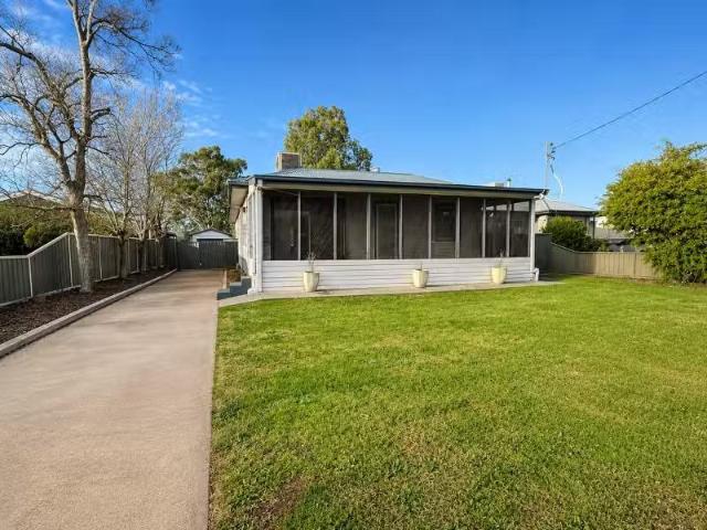 30 Gould Street, Narrabri House for rent Listed by Samantha G.
