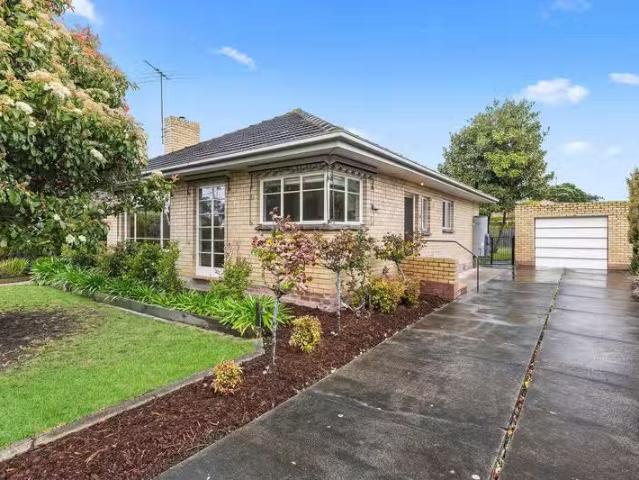 30 Gladstone Street, Hamlyn Heights, VIC 3215 House for Rent