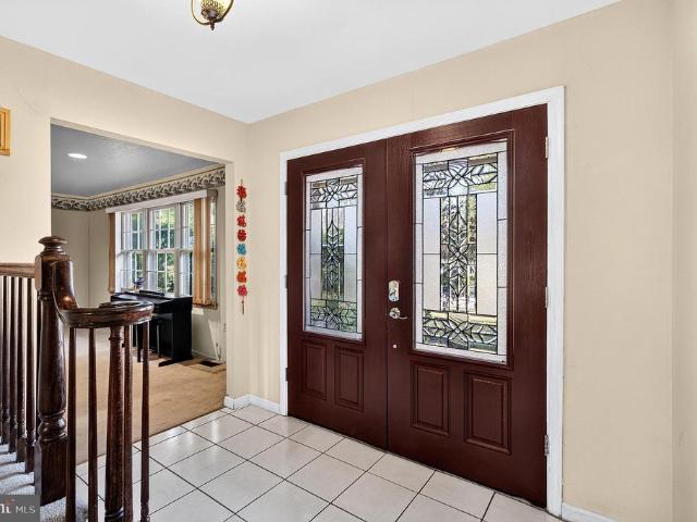 30 Hamilton Lane N