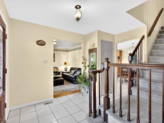 30 Hamilton Ln