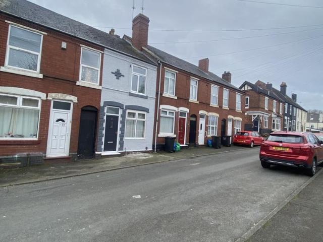30 Hampton Street, Netherton, DY2 0NJ 2 bed terraced house to rent £1,095 pcm £253 pw