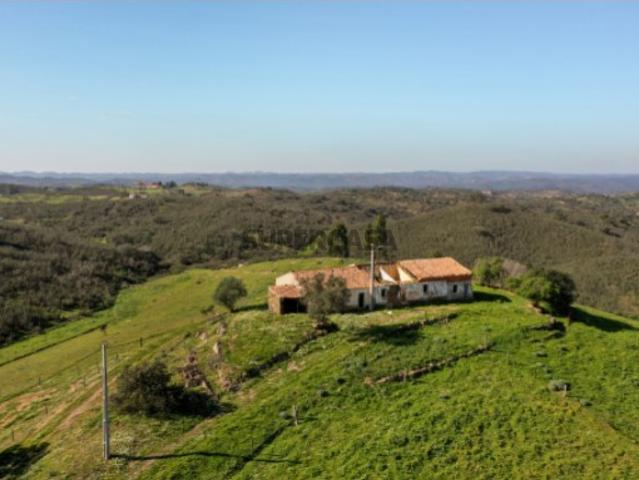 30 hectares com ruína em Ourique