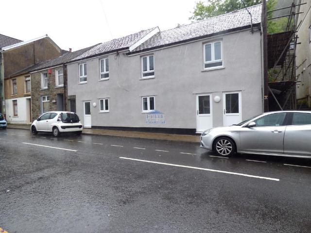 30 High Street, Ogmore Vale, Bridgend. 1 bed flat to rent £650 pcm £150 pw