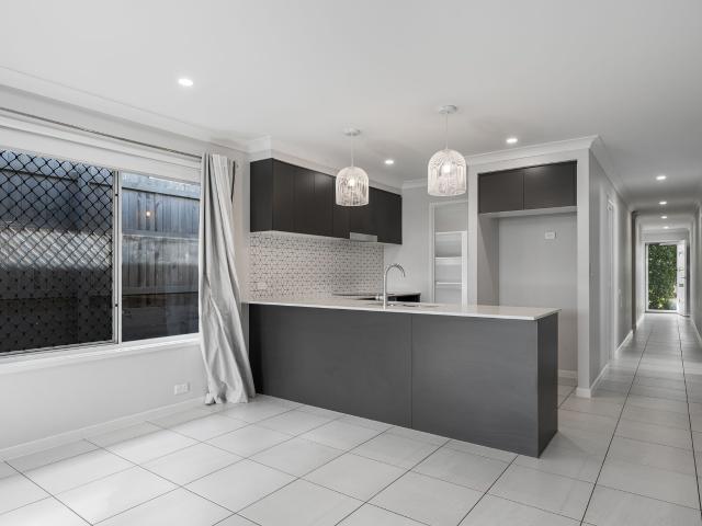 30 Jonas Circuit Holmview, QLD 4207