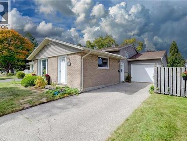 30 Kingswood Drive, Kitchener, ON, N2E 1A7 house for sale | Listing ID 40867 | Royal LePage