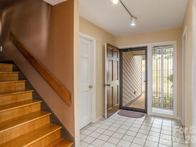 30 La Vista Drive