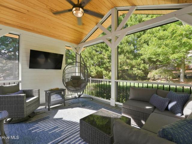 30 Lake View Drive E