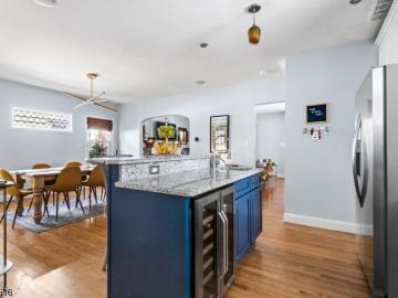 30 Lorraine St
