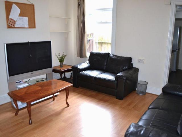 30 Luton Road, B29 7BN 5 bed house to rent £1,993 pcm £460 pw
