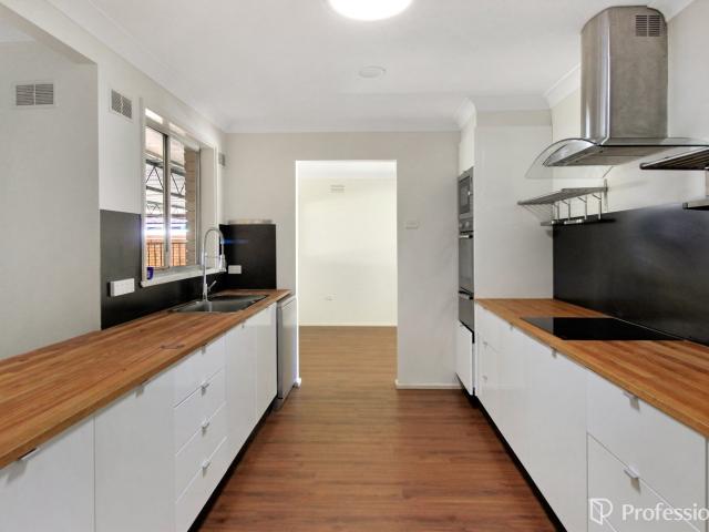 30 Maher StreetTolland NSW 2650, Australia
