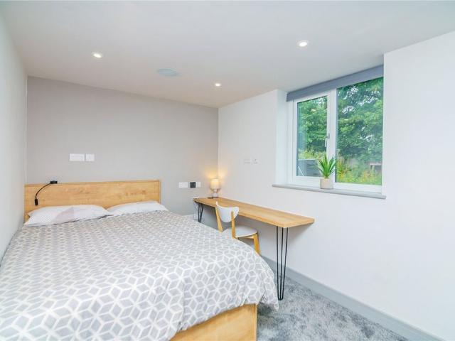 30 Malvern Road, Huddersfield, HD4