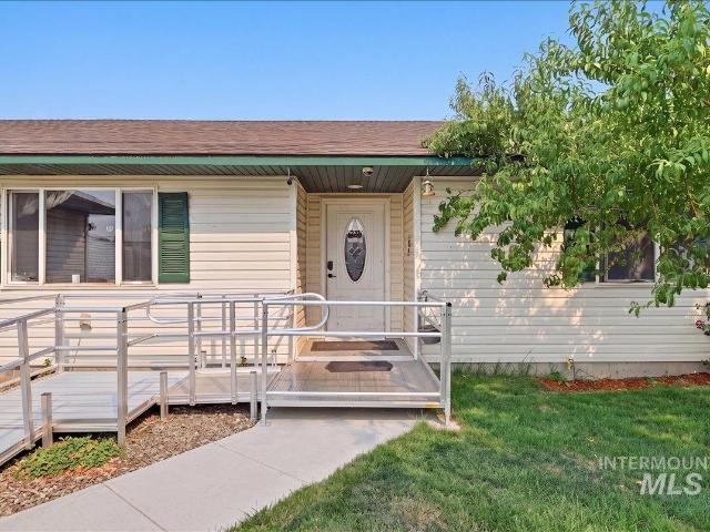 30 Maple Dr