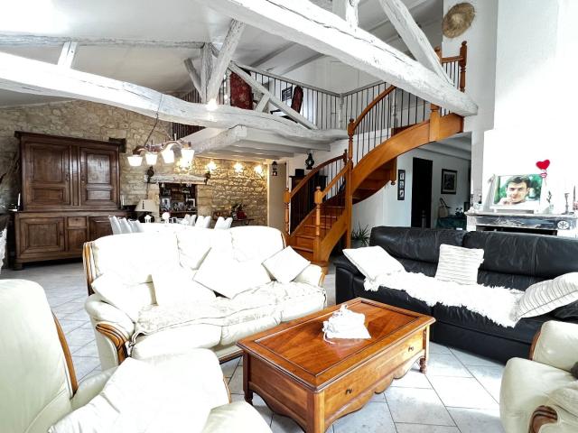 30 Min La Rochelle, Villa 7 Piece S 205 M2, Piscine Interie. 201m² Echillais