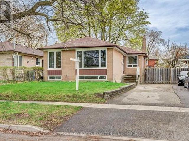 30 Murmouth Road, Toronto, ON, M1T 2R1 house for sale | Listing ID E13586 | Royal LePage